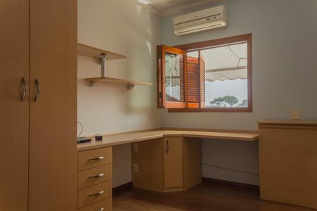 Casa à venda com 349m², 4 quartos e 6 vagas Casa à venda com 349m², 4 quartos e 6 vagasQuarto 1