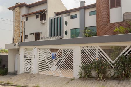 Casa à venda com 349m², 4 quartos e 6 vagas Casa à venda com 349m², 4 quartos e 6 vagasFachada