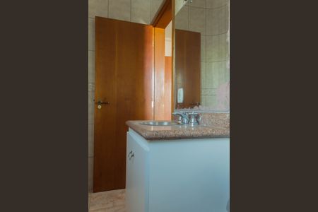 Casa à venda com 349m², 4 quartos e 6 vagas Casa à venda com 349m², 4 quartos e 6 vagasBanheiro da Suíte 2