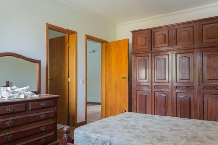 Casa à venda com 349m², 4 quartos e 6 vagas Casa à venda com 349m², 4 quartos e 6 vagasSuíte 2