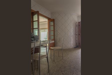 Casa à venda com 349m², 4 quartos e 6 vagas Casa à venda com 349m², 4 quartos e 6 vagasCozinha