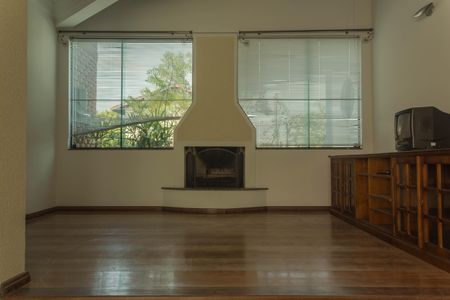 Casa à venda com 349m², 4 quartos e 6 vagas Casa à venda com 349m², 4 quartos e 6 vagasSala