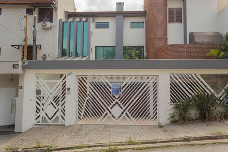 Casa à venda com 349m², 4 quartos e 6 vagas Casa à venda com 349m², 4 quartos e 6 vagasFachada