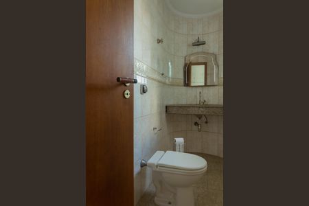 Casa à venda com 349m², 4 quartos e 6 vagas Casa à venda com 349m², 4 quartos e 6 vagasLavabo