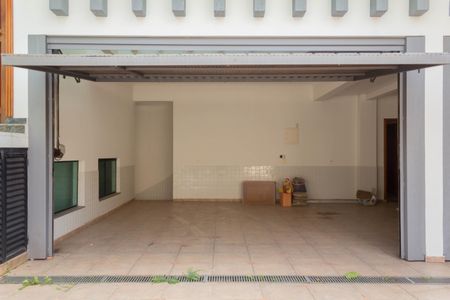 Casa à venda com 349m², 4 quartos e 6 vagas Casa à venda com 349m², 4 quartos e 6 vagasGaragem