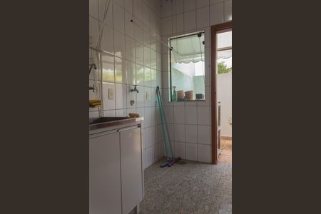Casa à venda com 349m², 4 quartos e 6 vagas Casa à venda com 349m², 4 quartos e 6 vagasÁrea de Serviço