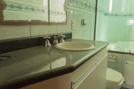 Casa à venda com 349m², 4 quartos e 6 vagas Casa à venda com 349m², 4 quartos e 6 vagasBanheiro