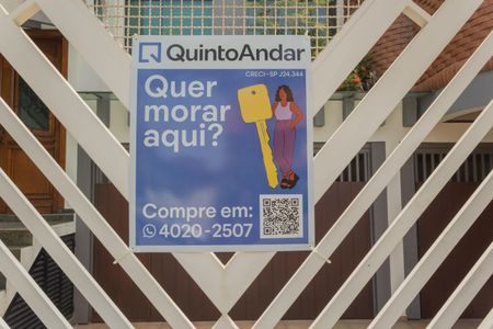 Casa à venda com 349m², 4 quartos e 6 vagas Casa à venda com 349m², 4 quartos e 6 vagasFachada