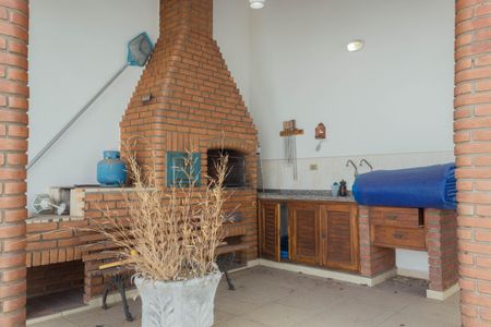 Casa à venda com 349m², 4 quartos e 6 vagas Casa à venda com 349m², 4 quartos e 6 vagasÁrea comum