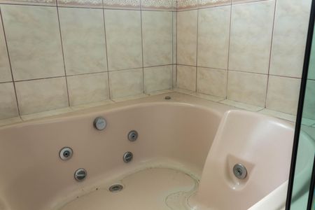 Casa à venda com 349m², 4 quartos e 6 vagas Casa à venda com 349m², 4 quartos e 6 vagasBanheiro da Suíte 1