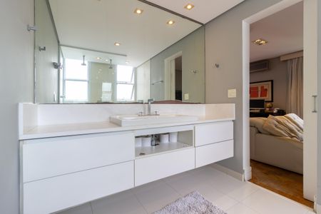 Apartamento para alugar com 175m², 2 quartos e 1 vaga Apartamento para alugar com 175m², 2 quartos e 1 vagaBanheiro da Suíte