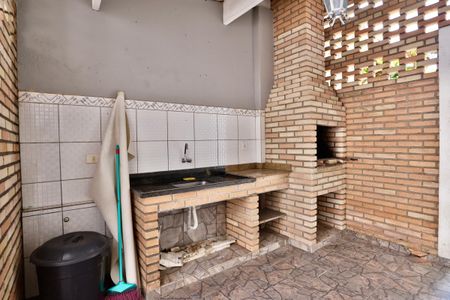 Casa à venda com 270m², 2 quartos e 3 vagas Casa à venda com 270m², 2 quartos e 3 vagasÁrea comum - Churrasqueira