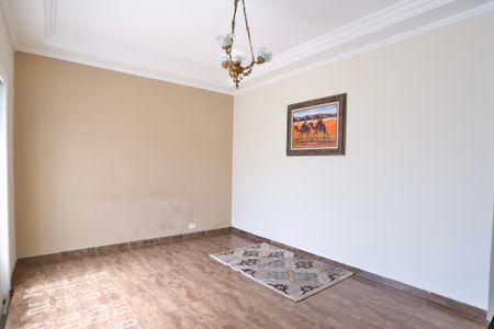 Casa à venda com 270m², 2 quartos e 3 vagas Casa à venda com 270m², 2 quartos e 3 vagasSala