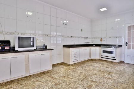 Casa à venda com 270m², 2 quartos e 3 vagas Casa à venda com 270m², 2 quartos e 3 vagasCozinha