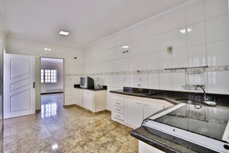 Casa à venda com 270m², 2 quartos e 3 vagas Casa à venda com 270m², 2 quartos e 3 vagasCozinha