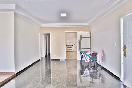 Casa à venda com 270m², 2 quartos e 3 vagas Casa à venda com 270m², 2 quartos e 3 vagasSala