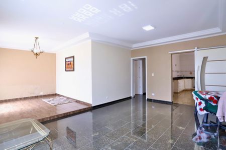 Casa à venda com 270m², 2 quartos e 3 vagas Casa à venda com 270m², 2 quartos e 3 vagasSala