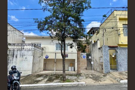 Casa à venda com 270m², 2 quartos e 3 vagas Casa à venda com 270m², 2 quartos e 3 vagasFachada