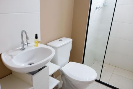 Apartamento para alugar com 55m², 2 quartos e 1 vaga Apartamento para alugar com 55m², 2 quartos e 1 vagaBanheiro social