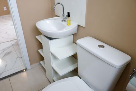 Apartamento para alugar com 55m², 2 quartos e 1 vaga Apartamento para alugar com 55m², 2 quartos e 1 vagaBanheiro social