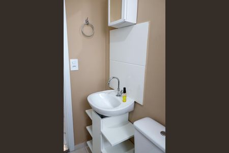 Apartamento para alugar com 55m², 2 quartos e 1 vaga Apartamento para alugar com 55m², 2 quartos e 1 vagaBanheiro social