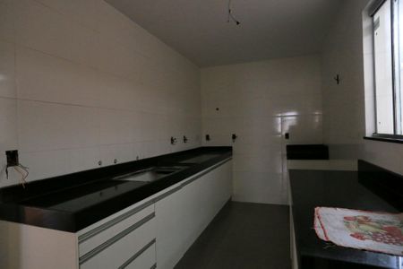 Casa à venda com 550m², 4 quartos e 2 vagasCozinha