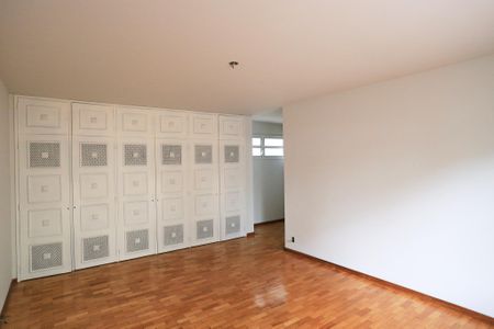 Casa à venda com 550m², 4 quartos e 2 vagasSuíte 1