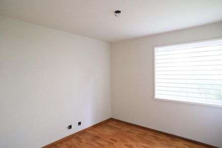 Casa à venda com 550m², 4 quartos e 2 vagasQuarto 2