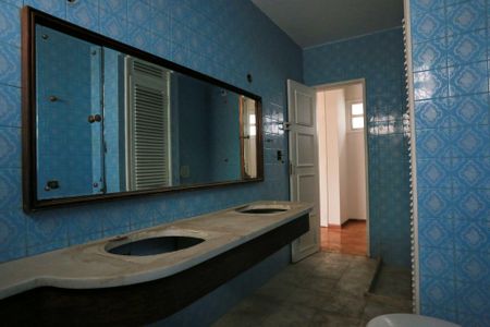 Casa à venda com 550m², 4 quartos e 2 vagasBanheiro Suíte 1