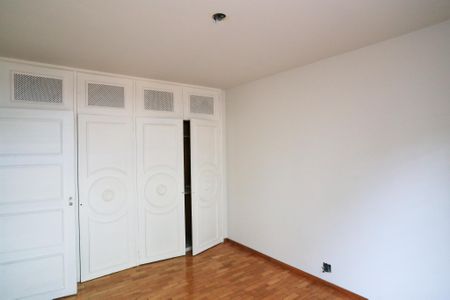 Casa à venda com 550m², 4 quartos e 2 vagasQuarto 1