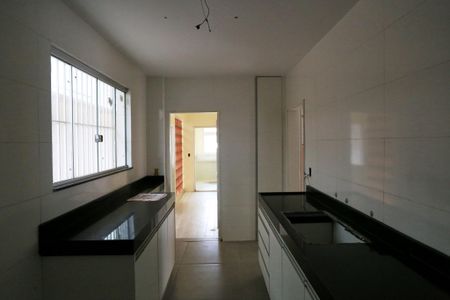 Casa à venda com 550m², 4 quartos e 2 vagasCozinha