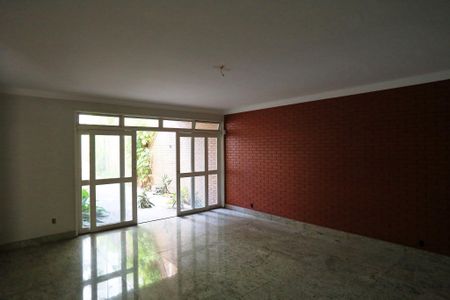 Casa à venda com 550m², 4 quartos e 2 vagasSala