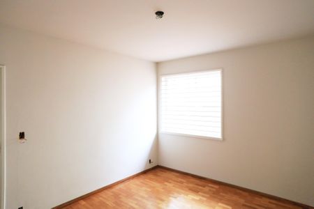 Casa à venda com 550m², 4 quartos e 2 vagasSuíte 2