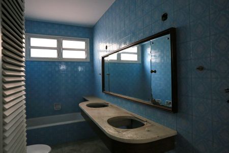 Casa à venda com 550m², 4 quartos e 2 vagasBanheiro Suíte 1