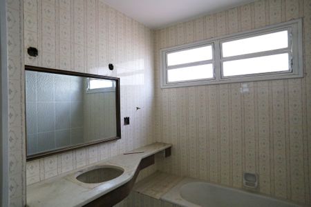 Casa à venda com 550m², 4 quartos e 2 vagasBanheiro Social