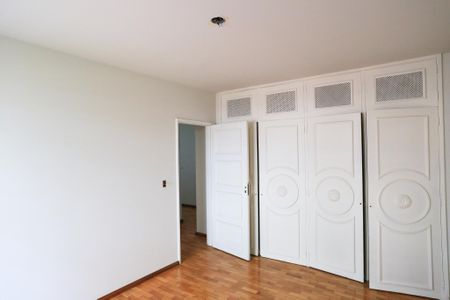 Casa à venda com 550m², 4 quartos e 2 vagasQuarto 1