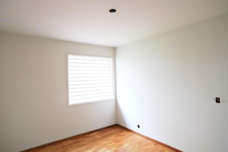 Casa à venda com 550m², 4 quartos e 2 vagasQuarto 1