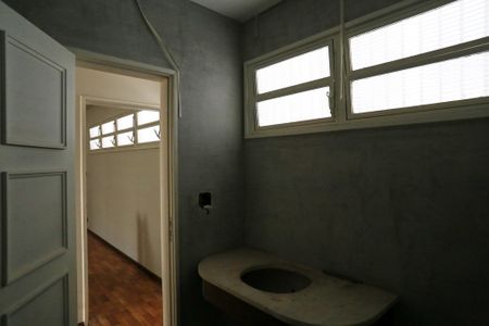 Casa à venda com 550m², 4 quartos e 2 vagasBanheiro Suíte 2
