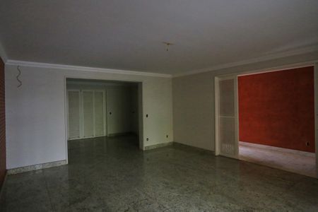 Casa à venda com 550m², 4 quartos e 2 vagasSala