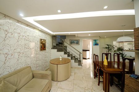 Casa para alugar com 141m², 4 quartos e 2 vagasSala