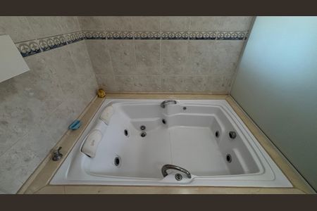 Casa à venda com 240m², 4 quartos e 2 vagasBanheiro da Suíte 1