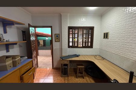 Casa à venda com 240m², 4 quartos e 2 vagasEscritório