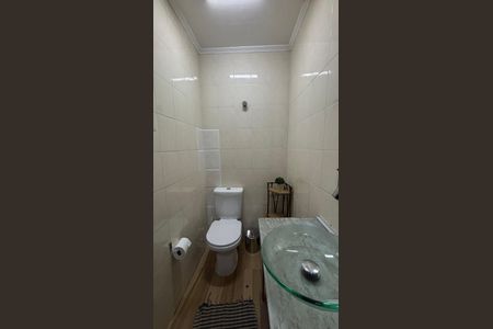 Casa à venda com 240m², 4 quartos e 2 vagasLavabo