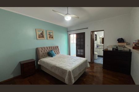 Casa à venda com 240m², 4 quartos e 2 vagasSuíte 3