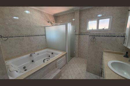 Casa à venda com 240m², 4 quartos e 2 vagasBanheiro da Suíte 1