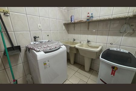 Casa à venda com 240m², 4 quartos e 2 vagasÁrea de Serviço