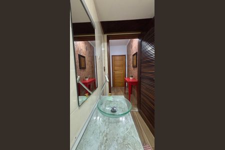 Casa à venda com 240m², 4 quartos e 2 vagasLavabo