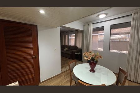 Casa à venda com 240m², 4 quartos e 2 vagasSala - Sala de Estar