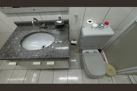 Casa à venda com 240m², 4 quartos e 2 vagasBanheiro da Suíte 4