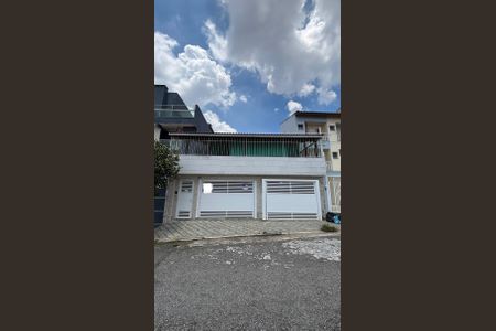 Casa à venda com 240m², 4 quartos e 2 vagasFachada